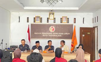 MAHASISWA STH GALUNGGUNG DALAMI PRAKTIK PENGAWASAN PEMILU MELALUI VISITING STUDY DI BAWASLU KOTA TASIKMALAYA