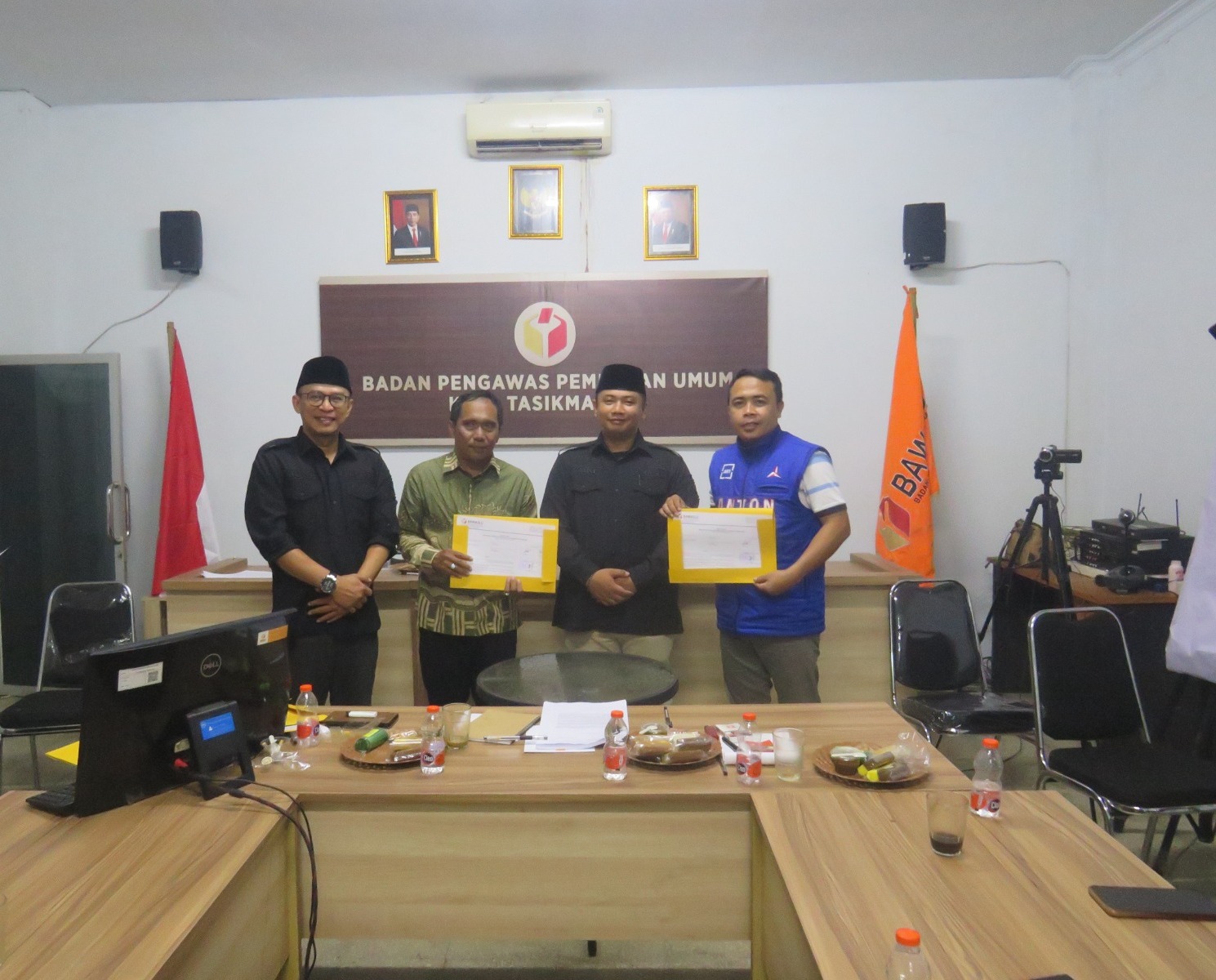 Penyelesaian Sengketa Antar Peserta pasangan Calon Walikota dan Wakil Walikota Nomor urut 01 (Satu) Dan Nomor Urut 02 (Dua) 