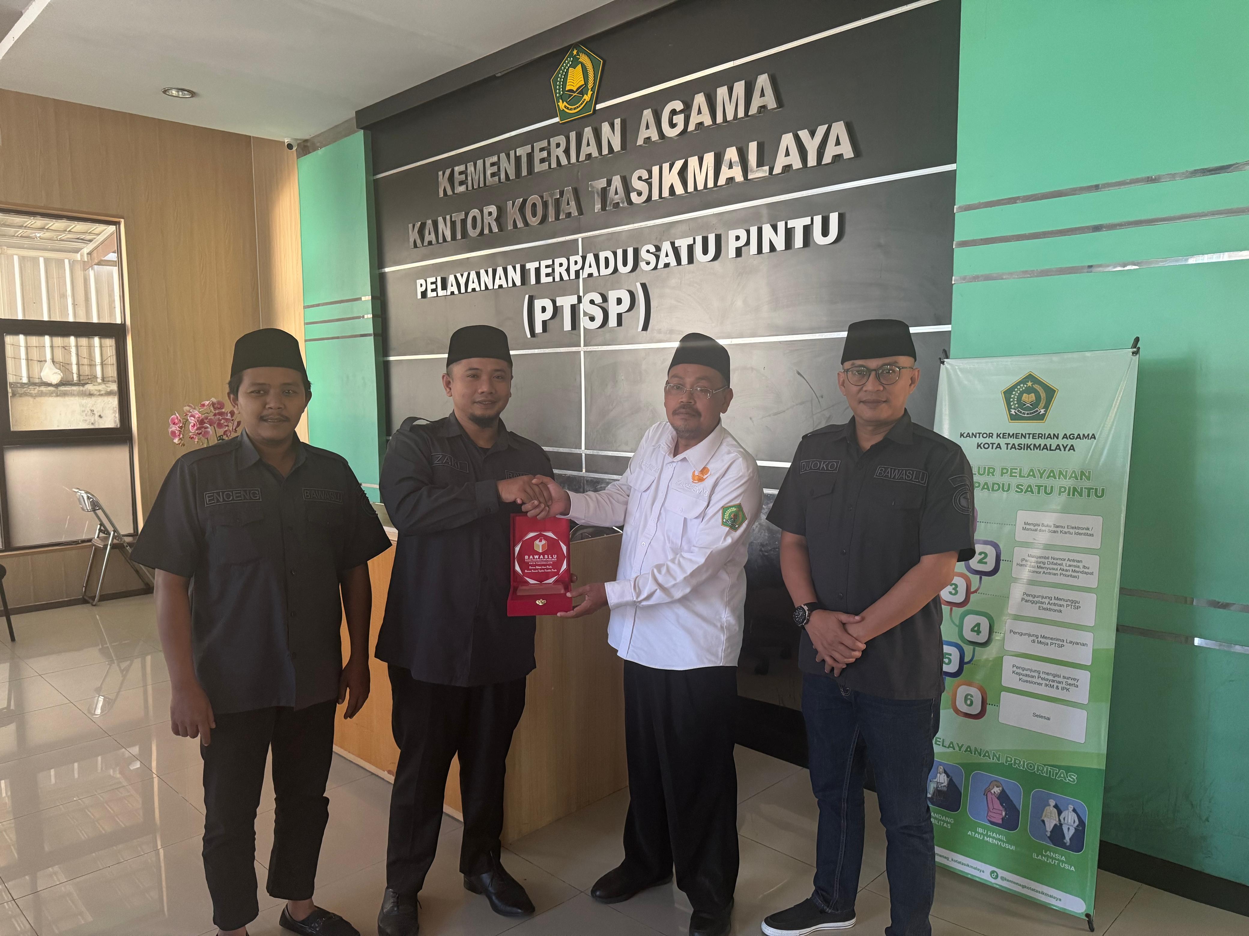 Sinergi dengan Kemenag dalam Sosialisasi dan Pengawasan Partisipatif untuk Pemilih Pemula