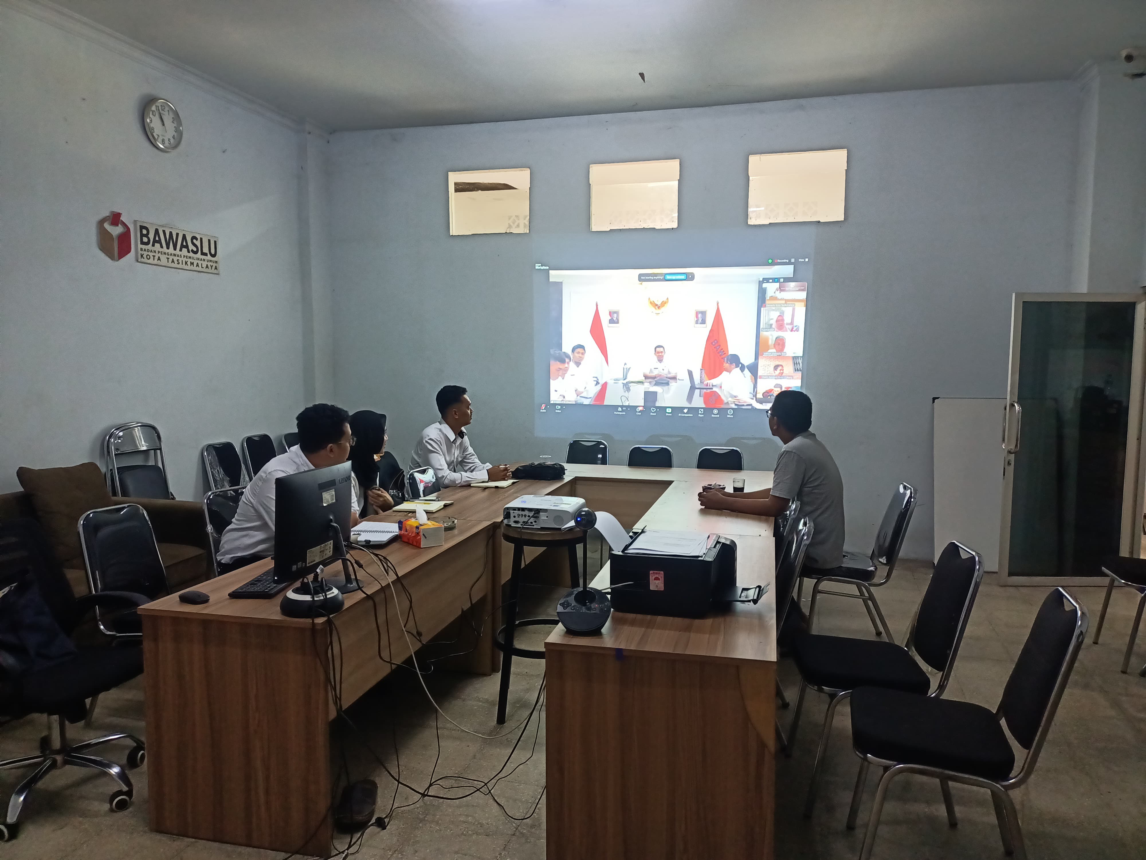 Bawaslu Gelar Rapat Zoom Sosialisasi Monev Keterbukaan Informasi Publik Tahun 2025