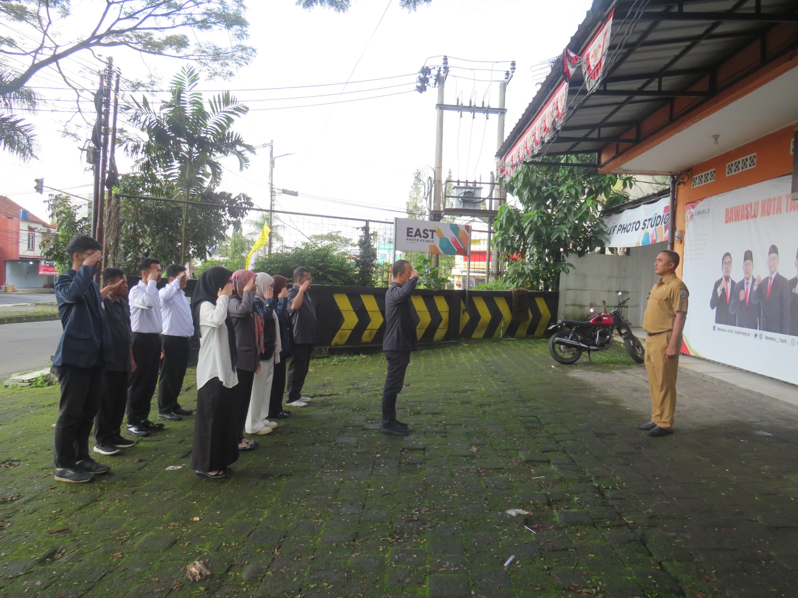 Bawaslu Kota Tasikmalaya Laksanakan Apel Pagi, Fokuskan Penguatan Kinerja Kesekretariatan