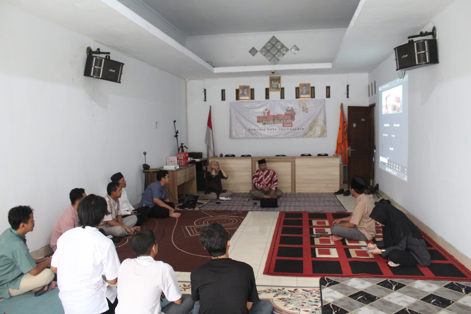 NGABUBURIT BERMANFAAT: MENJAGA DEMOKRASI SAMBIL MENANTI BUKA PUASA!