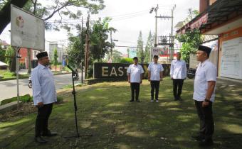 Melaksanakan Apel Pagi Dalam Rangka Merayakan Hari Ulang Tahun (HUT) Bawaslu RI Ke-17