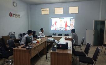 Bawaslu Gelar Rapat Zoom Sosialisasi Monev Keterbukaan Informasi Publik Tahun 2025