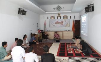 NGABUBURIT BERMANFAAT: MENJAGA DEMOKRASI SAMBIL MENANTI BUKA PUASA!