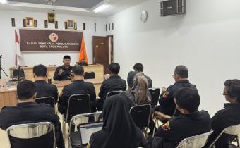 Perkuat Kapasitas dan Sambut Hari Kemerdekaan melalui Sinergi Antar-Divisi, Bawaslu Kota Tasikmalaya Gelar NGOBRAS